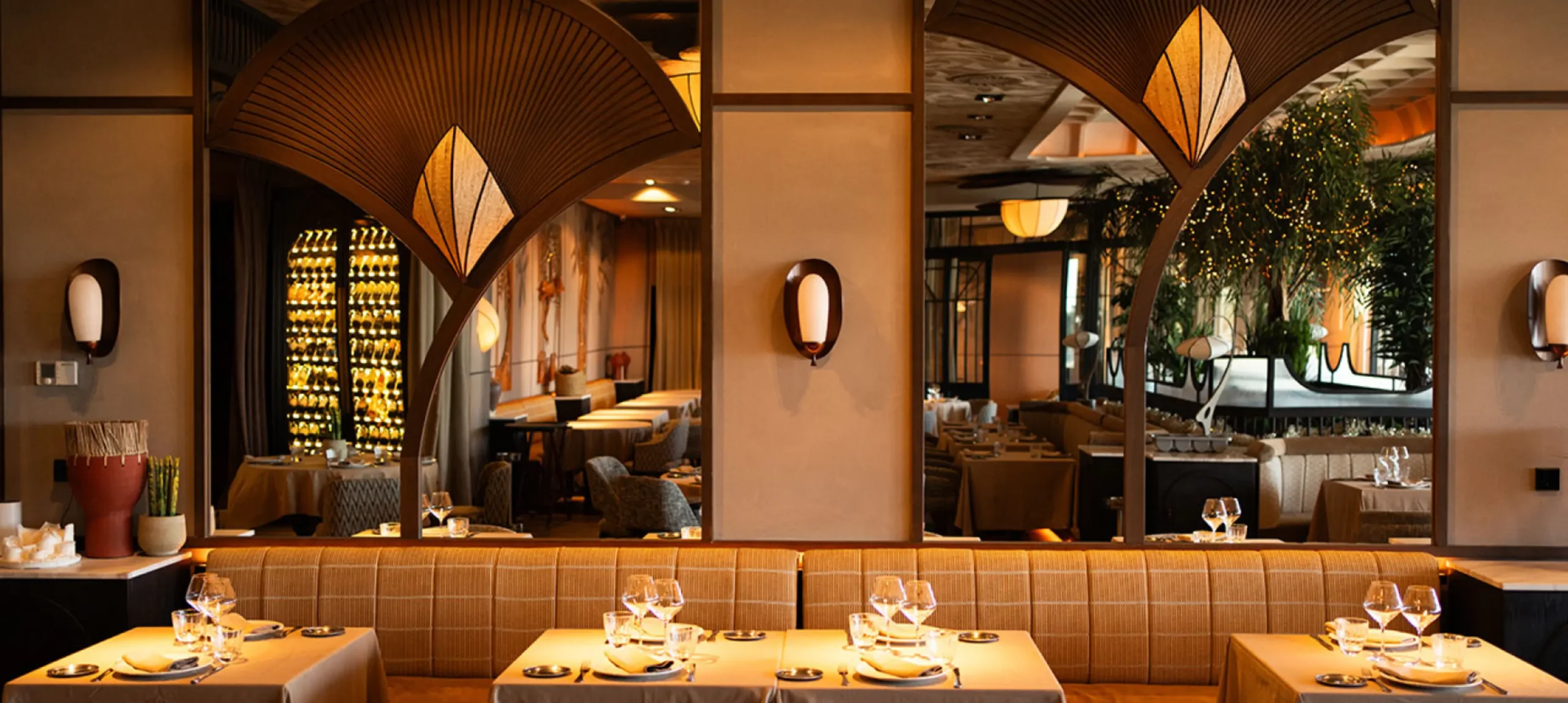 Sala principal de Indochina Brasa en LaFinca Grand Café, restaurante para comidas de Navidad de empresa